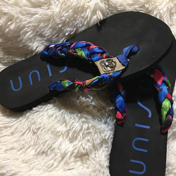 unisa flip flops black
